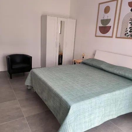 48 Bed and breakfast 3*